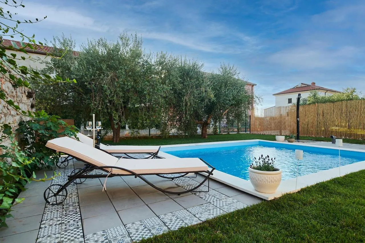 Mediterranea Villa Umag 0*,